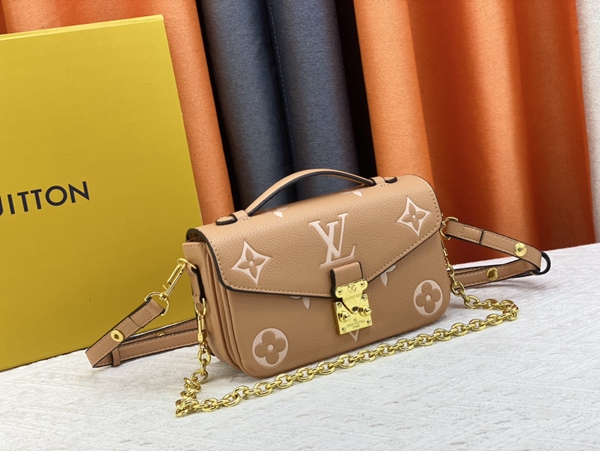 ルイヴィトンバッグ背面デザイン